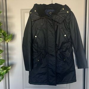 Jcrew dark green winter jacket, waterproof, primaloft, xs size, good condition.